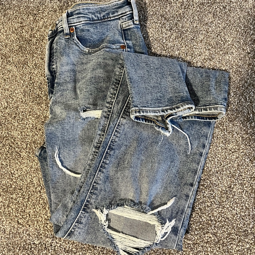 GAP DISTRESSED CIGARETTE JEANS